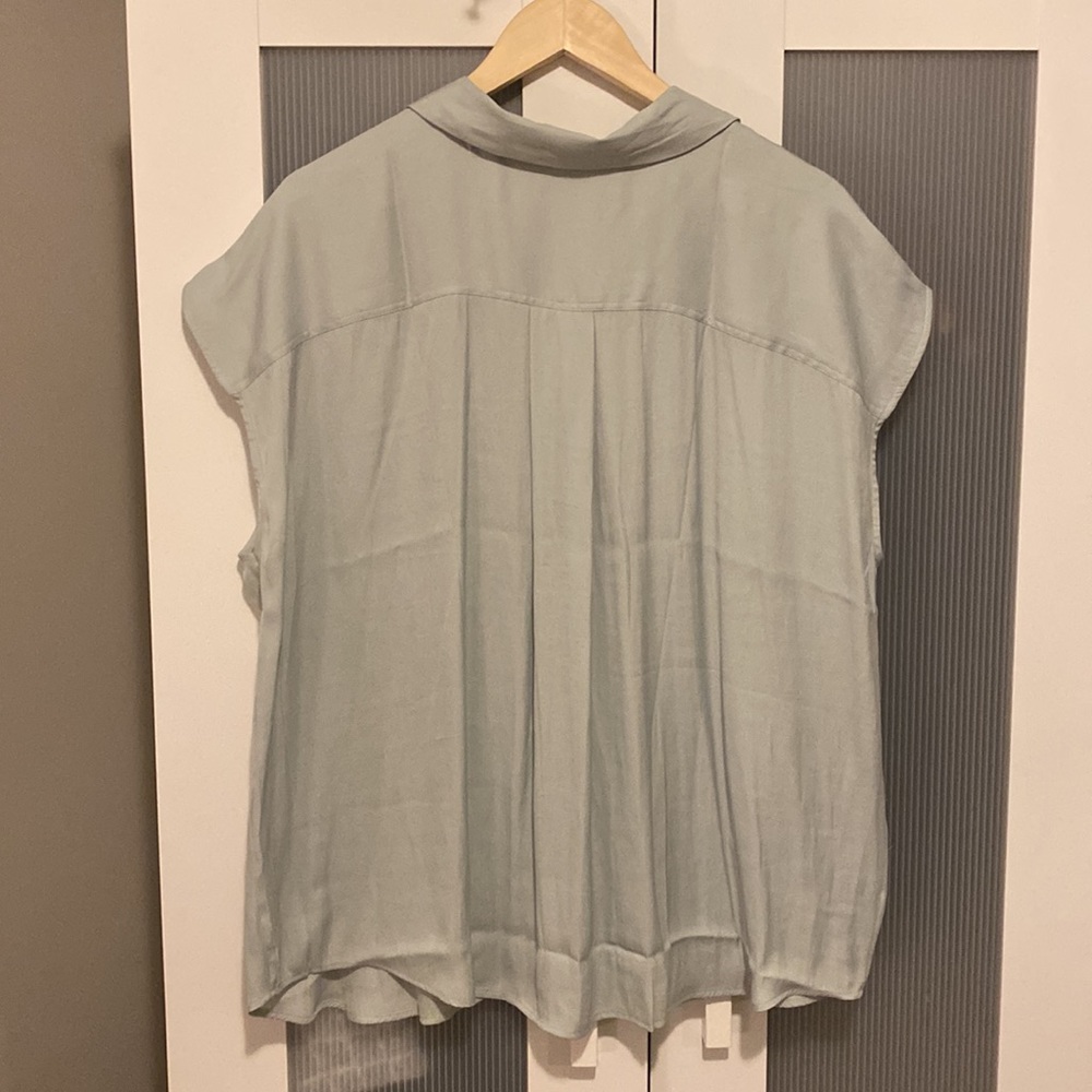BANANA REPUBLIC Resort Shirt - Picture 4 of 5